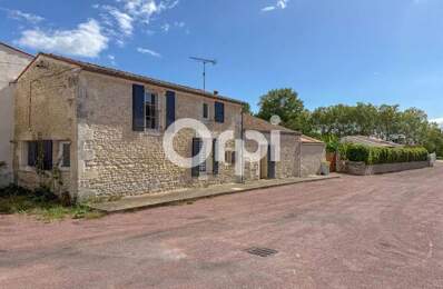 Maison charentaise en excellent état avec 60 m² de garage — photo du bien