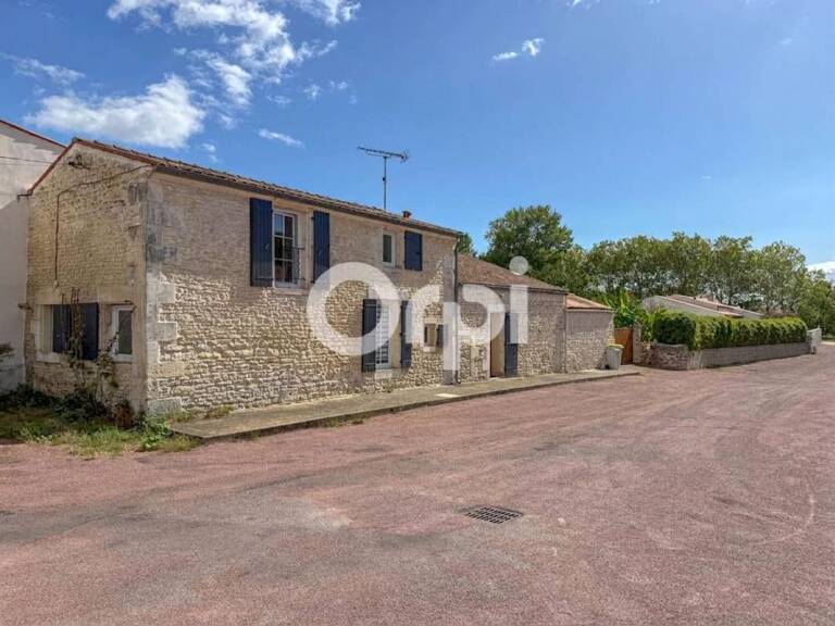 Maison charentaise en excellent état avec 60 m² de garage — photo 1