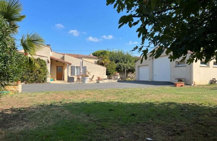 Maison charentaise en excellent état avec 60 m² de garage — photo 2