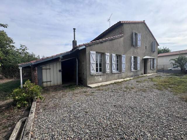 LONGAGES CENTRE – MAISON À RÉNOVER – TERRAIN CONSTRUCTIBLE – 60 M² DE COMBLES – FORT POTENTIEL — photo du bien