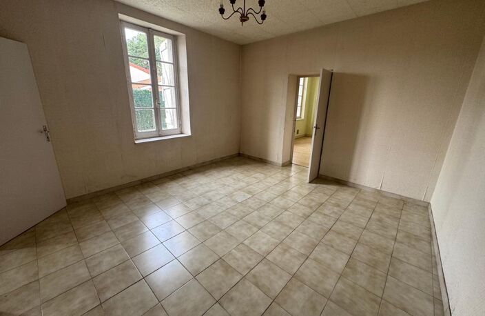 LONGAGES CENTRE – MAISON À RÉNOVER – TERRAIN CONSTRUCTIBLE – 60 M² DE COMBLES – FORT POTENTIEL — photo 3