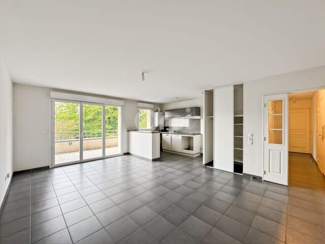 Appartement À Vendre — photo du bien