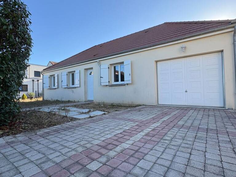   Vie de plain-pied et tout à pied : votre nouveau chez-vous à Beaugency ! — photo 1