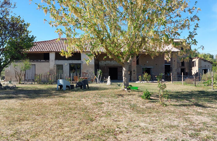 Maison à vendre 5 pièces SAINT ETIENNE DE TULMONT (82) corps de ferme rénové avec dépendance sur environ 20000m² de terrain environ — photo 2