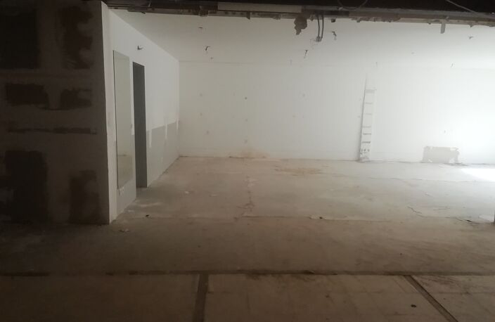 Local/bureau ou commerce à vendre DRAGUIGNAN (83)  320.000 € — photo 3