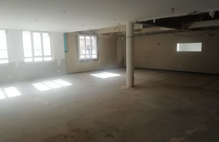Local/bureau ou commerce à vendre DRAGUIGNAN (83)  320.000 € — photo 4