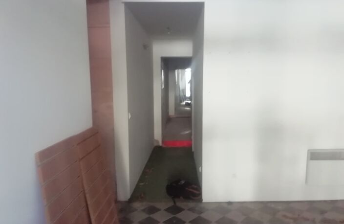 Local/bureau ou commerce à vendre DRAGUIGNAN (83)  320.000 € — photo 5