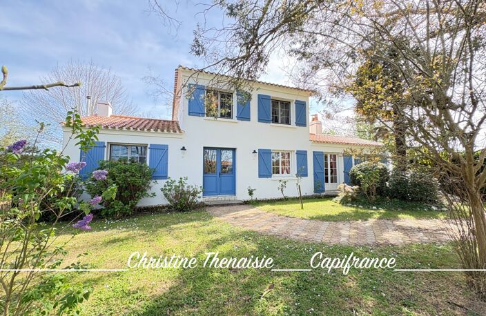 Maison à vendre sur un terrain de 2000 m2 - 4 chambres - Bureau - 3 salles d'eau - 3 wc - Dépendance de 110 m2 et garages LA GARNACHE (85) — photo 2