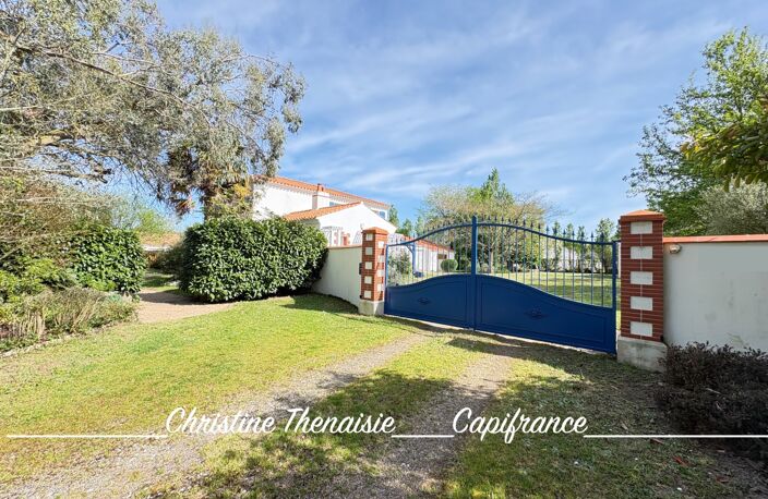 Maison à vendre sur un terrain de 2000 m2 - 4 chambres - Bureau - 3 salles d'eau - 3 wc - Dépendance de 110 m2 et garages LA GARNACHE (85) — photo 3