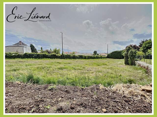 Dpt Deux Sèvres (79), à vendre proche de SAINT MAIXENT L'ECOLE terrain — photo du bien