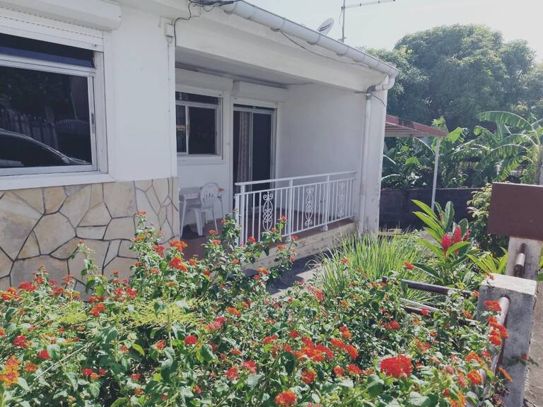 Jolie Maison F4 avec jardin, vue mer sur la commune de Trois rivières — photo 1