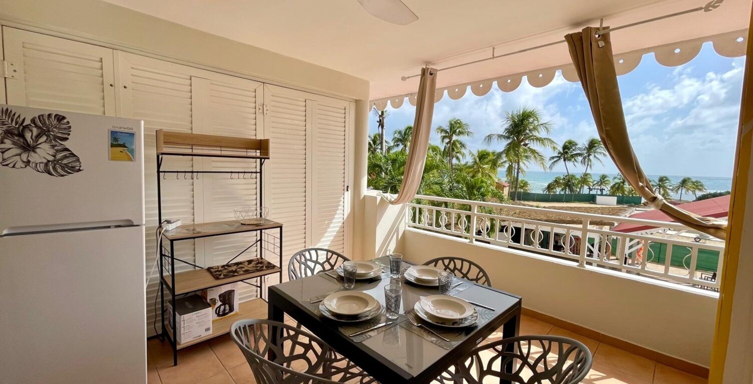 EN EXCLUSIVITE - SAINTE-ANNE – STUDIO PREMIÈRE LIGNE – VUE MER & PISCINE — photo 1