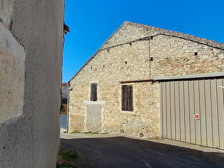 BÂTIMENT EN PIERRE DE 564 M² A VENDRE A VIC FEZENSAC 32190 — photo 1