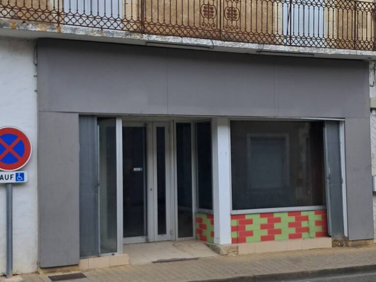 Immeuble en pierre  à vendre VIC FEZENSAC (32)  avec local commercial  et logement à aménager — photo 1