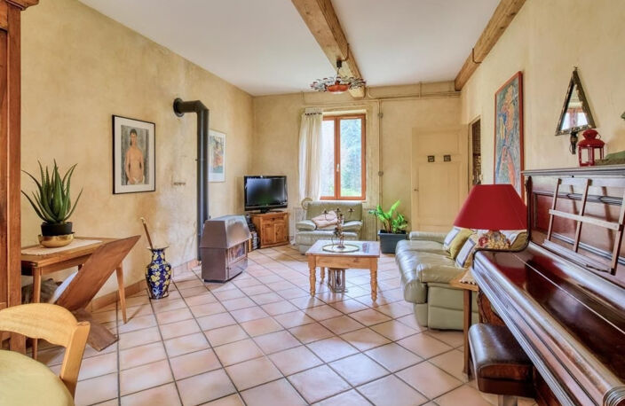 CHAPONOST – OUEST LYONNAIS Ancien corps de ferme – 210 m² habitables – 6/7 chambres – Dépendance – Terrain clos et arboré de 3 286 m² — photo 3