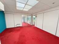 Bureaux / local commercial à vendre – Convention – Vitrine sur rue et 5 parkings — photo 4