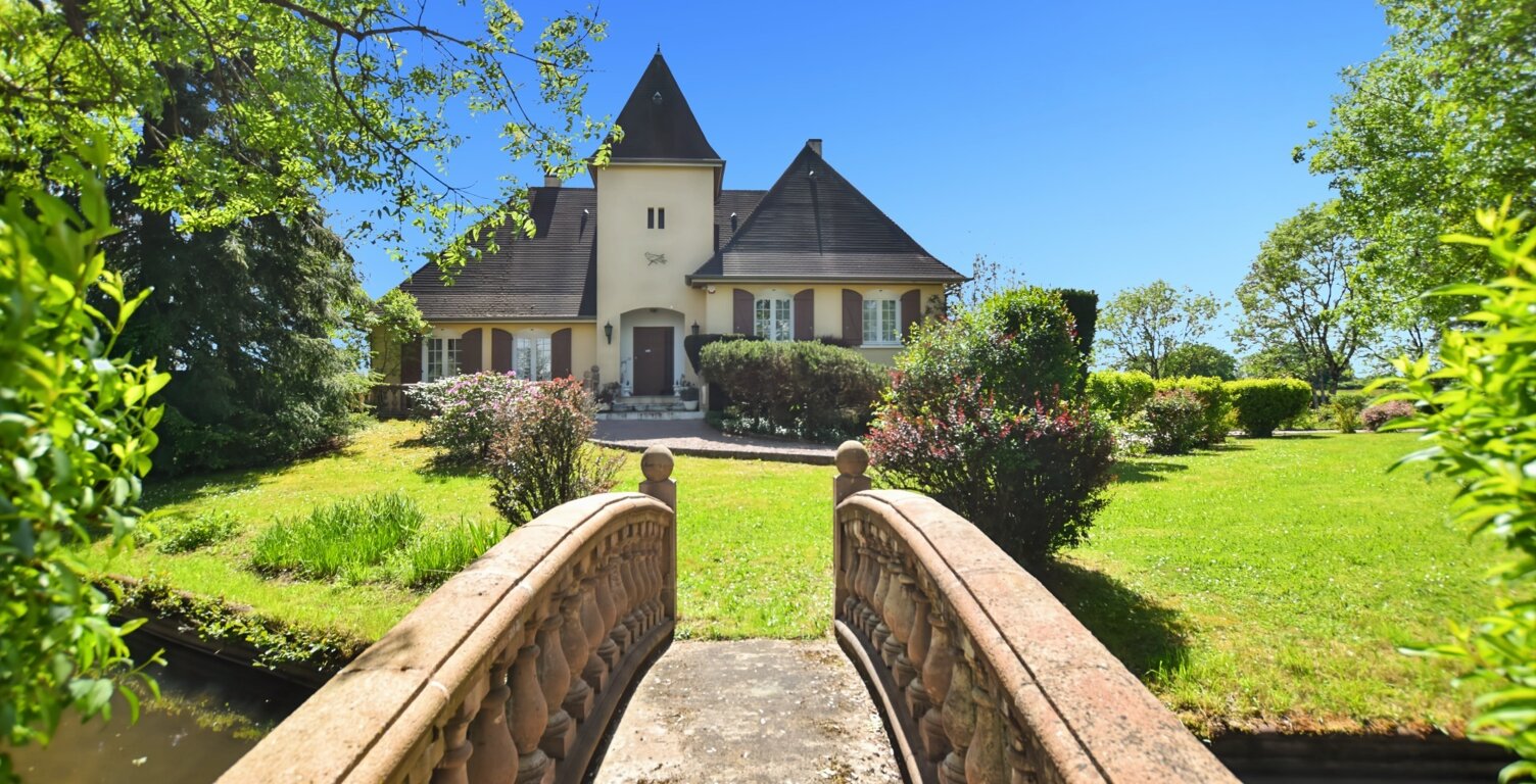 Propriete à vendre à ANTULLY avec terrain de 4577 m2 — photo 1