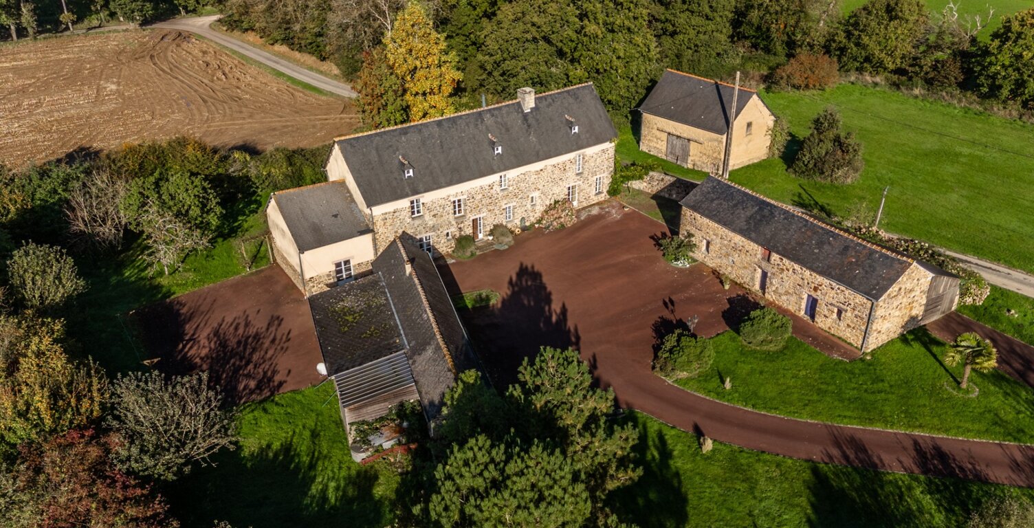 Dpt Ille et Vilaine (35), à vendre SAINT PERN propriete P6 de 228,5 m² - Terrain de 5 218,00 m² — photo 1