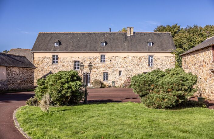 Dpt Ille et Vilaine (35), à vendre SAINT PERN propriete P6 de 228,5 m² - Terrain de 5 218,00 m² — photo 2
