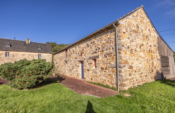 Dpt Ille et Vilaine (35), à vendre SAINT PERN propriete P6 de 228,5 m² - Terrain de 5 218,00 m² — photo 4