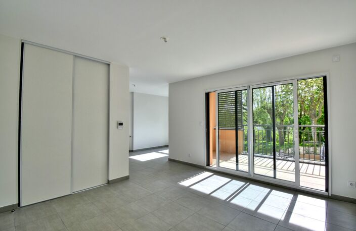 Découvrez cet appartement T4 avec balcon alliant confort, modernité et convivialité ! — photo 2