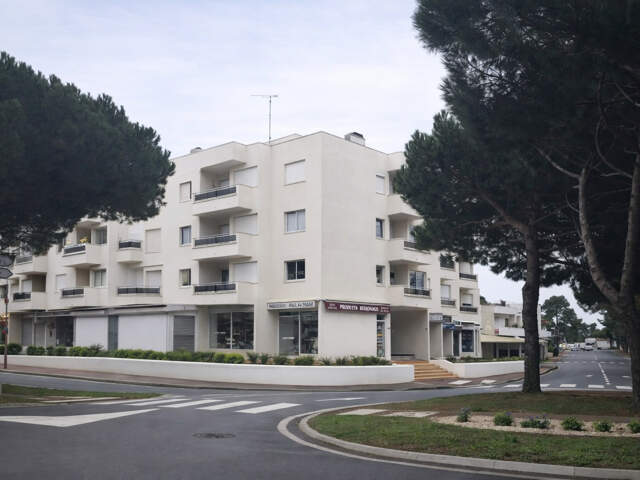 Dpt Charente Maritime (17), à vendre LA PALMYRE Local commercial — photo du bien