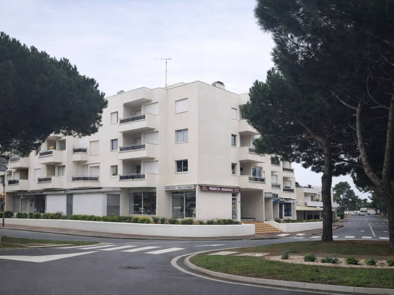 Dpt Charente Maritime (17), à vendre LA PALMYRE Local commercial — photo 1