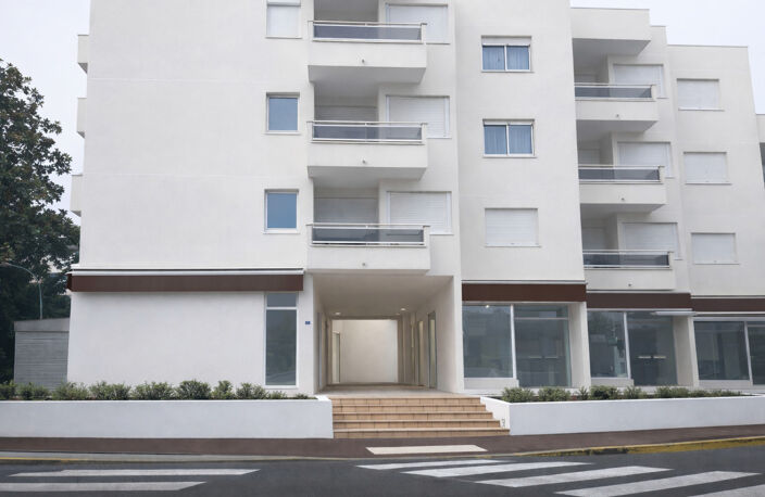 Dpt Charente Maritime (17), à vendre LA PALMYRE Local commercial — photo 2