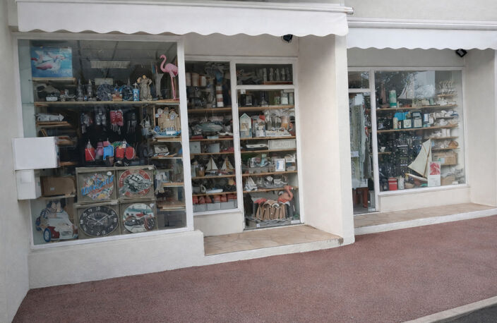 Dpt Charente Maritime (17), à vendre LA PALMYRE Local commercial — photo 5