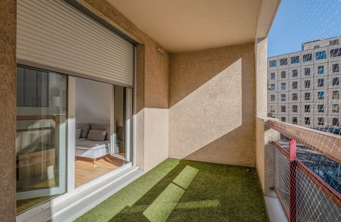 Appartement à vendre 2 pièces LYON 8EME ARRONDISSEMENT (69) rénové balcon calme — photo 5