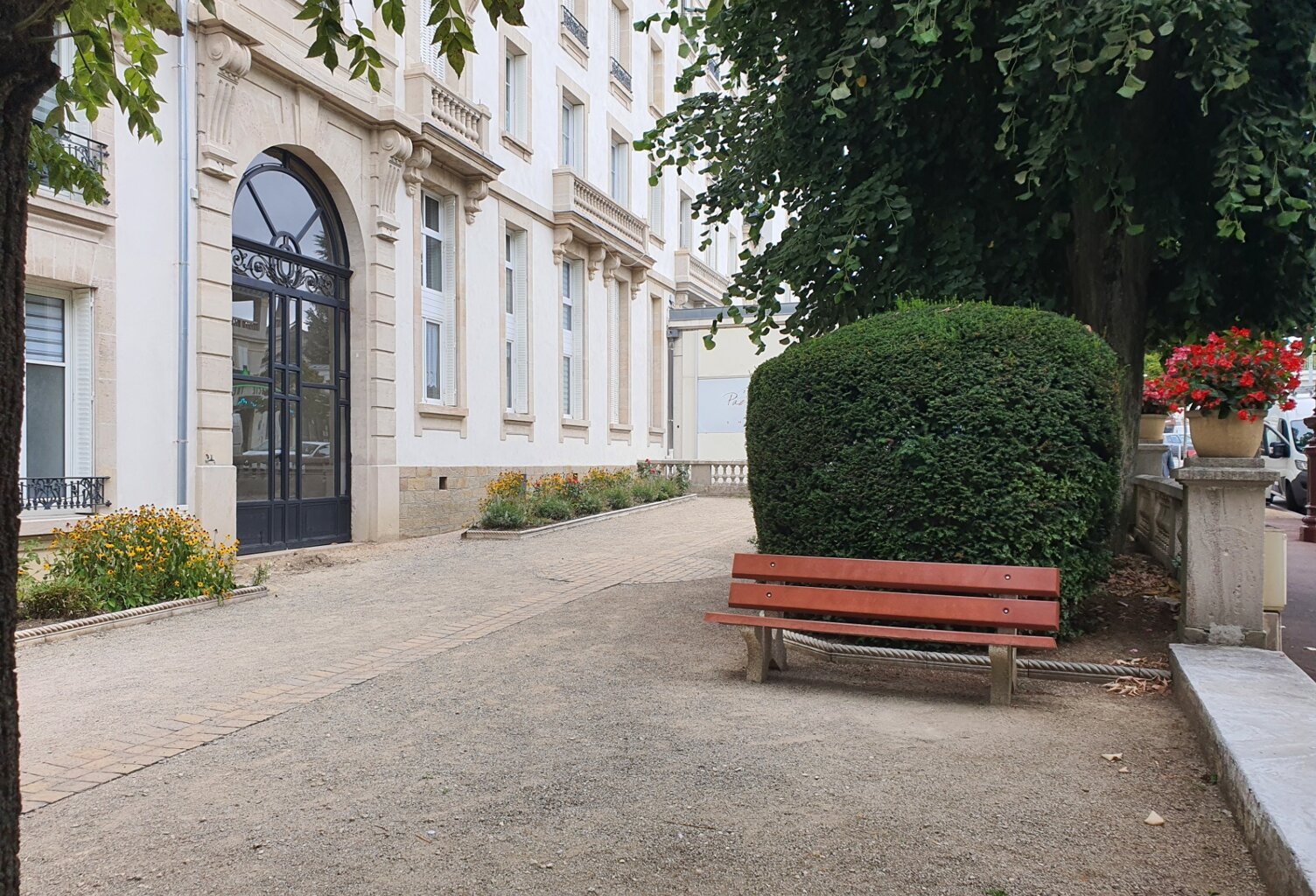 Dpt Vosges (88), à vendre VITTEL - ENSEMBLE de 2 STUDIOS secteur PARC THERMAL — photo 1