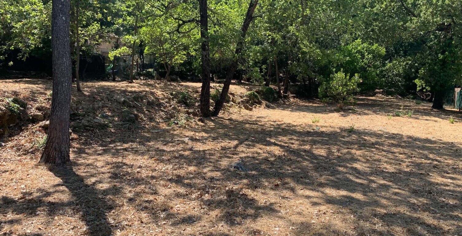 Vente terrain à construire 1000 m² Brignoles (83170) — photo 1