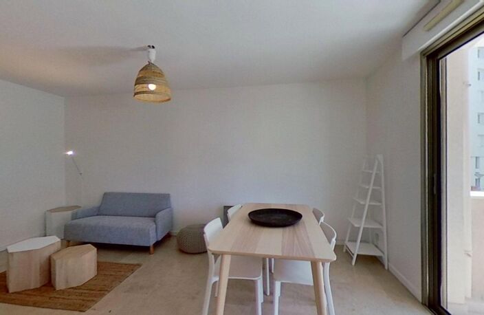 12 Rue de Cuire-Lyon -69004  - T2 Meublé - 1099 €CC — photo 4