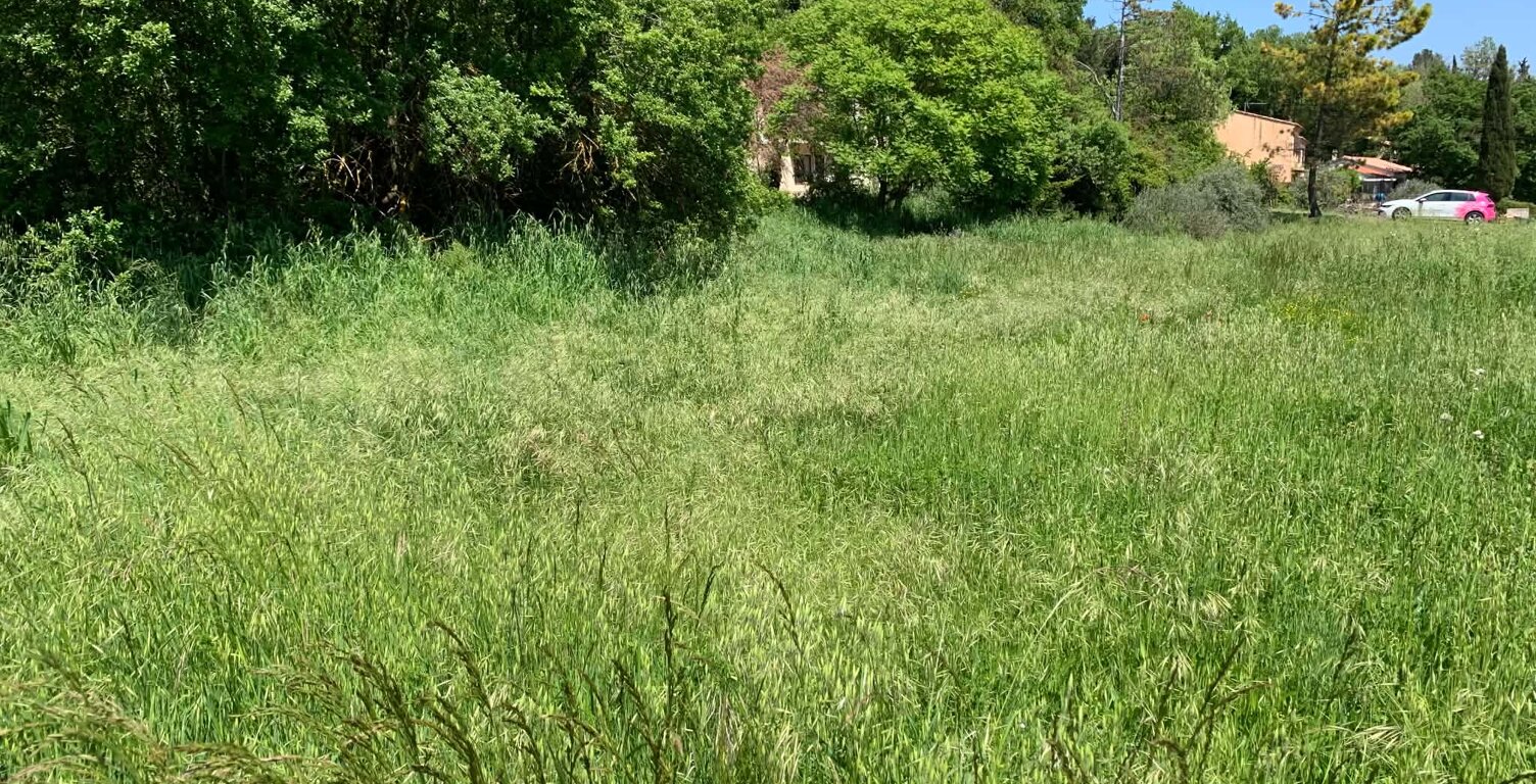 Vente terrain à construire 400 m² Flassans-sur-Issole (83340) — photo 1