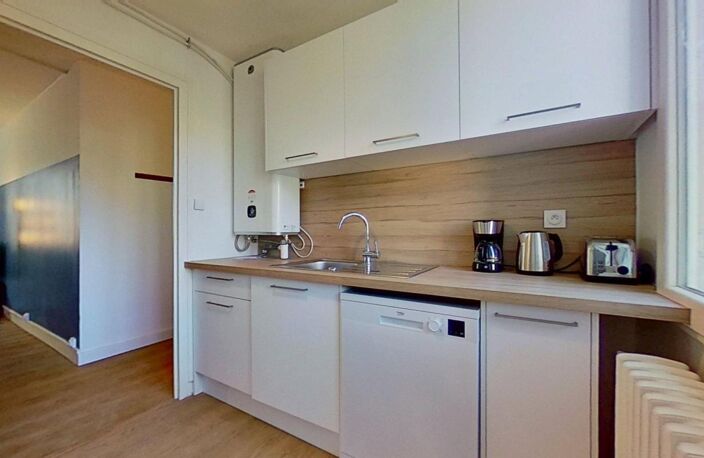 17 rue de l'Abondance Lyon 69003 - Chambre 2  - T4 meublé – 525 €CC — photo 4
