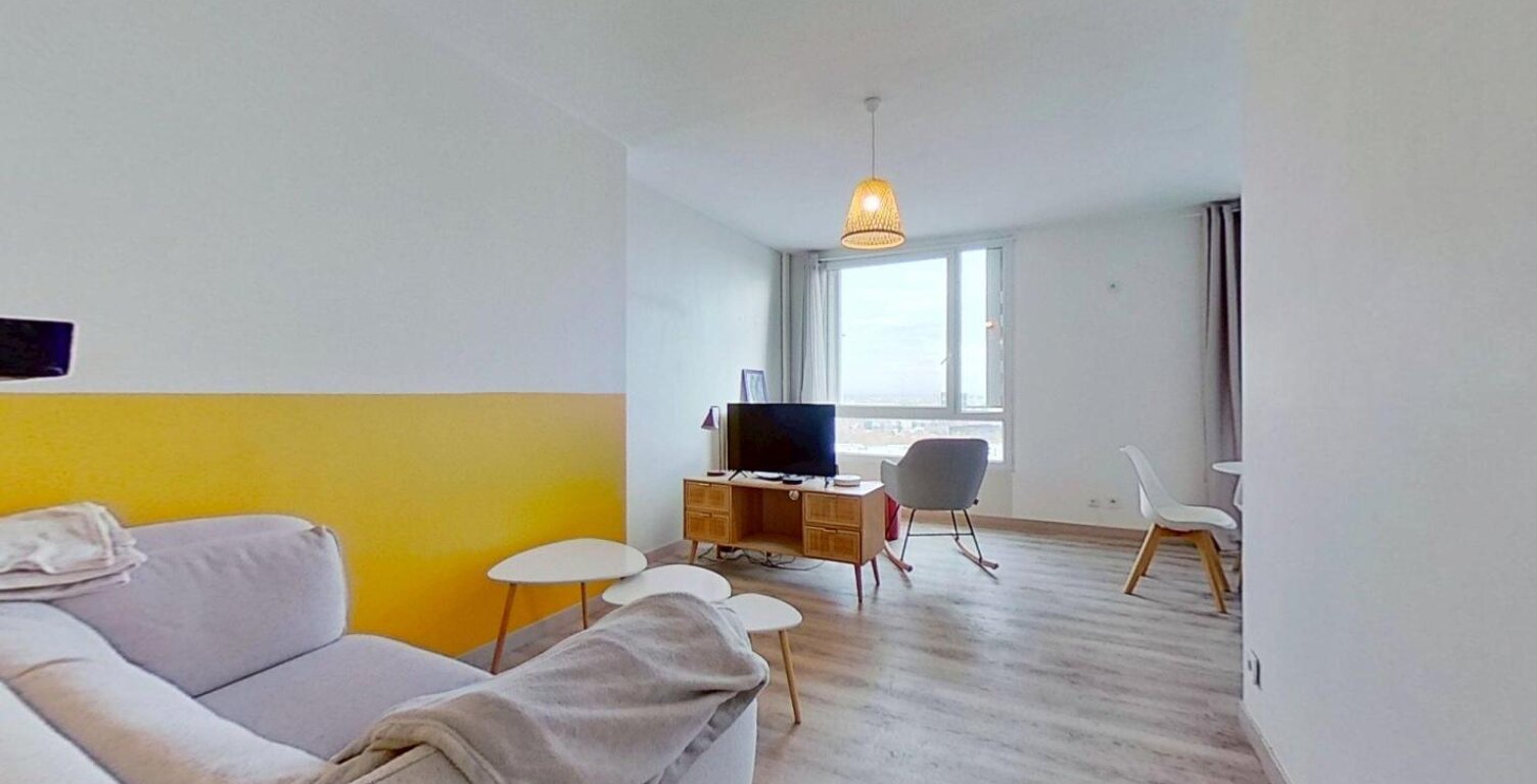 79 RUE PHILIPPE FABIA Lyon 69008 - Chambre 2   - T4 Meublé - 445 €CC — photo 1