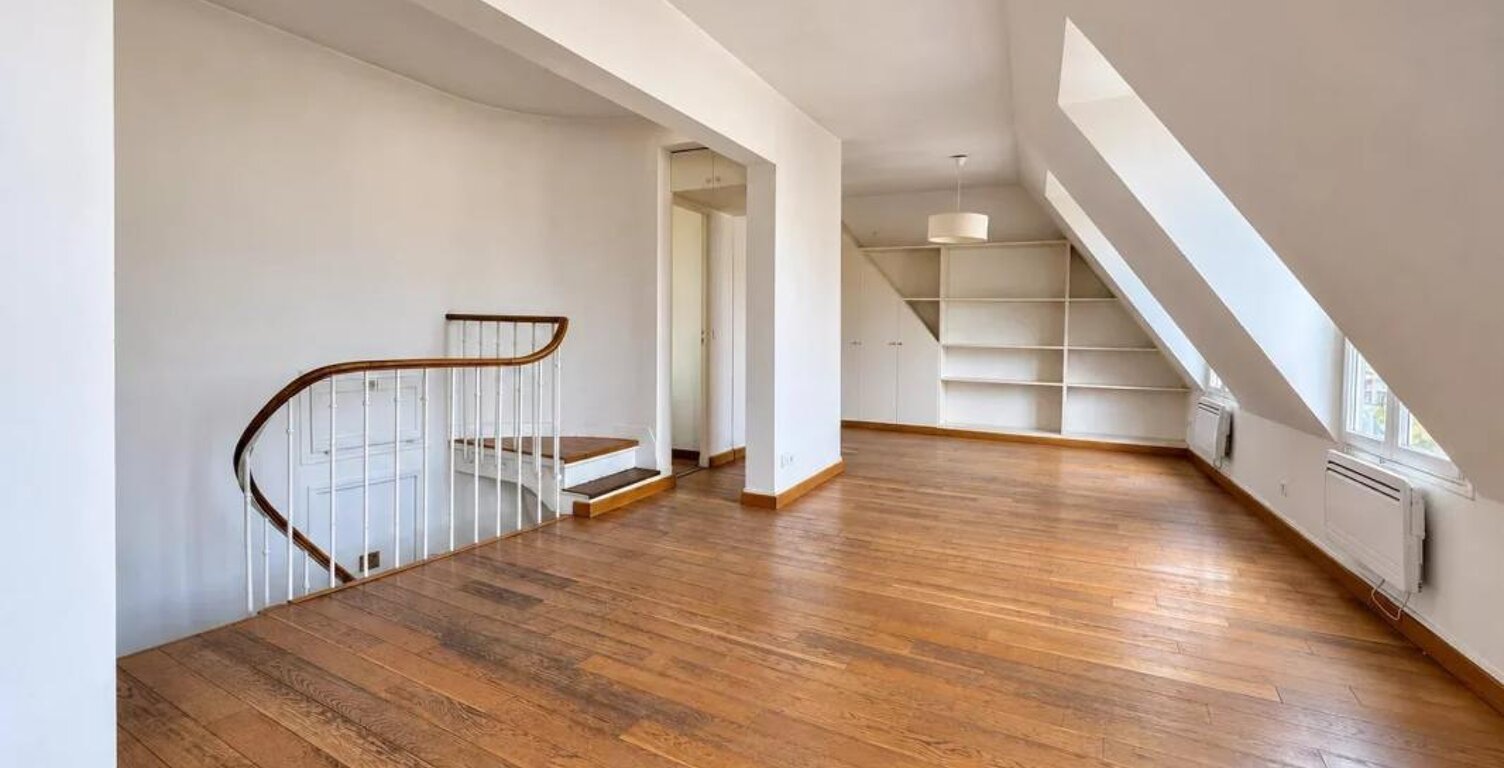 MONTPARNASSE : Duplex familial en dernier étage à rénover, Paris 14e — photo 1