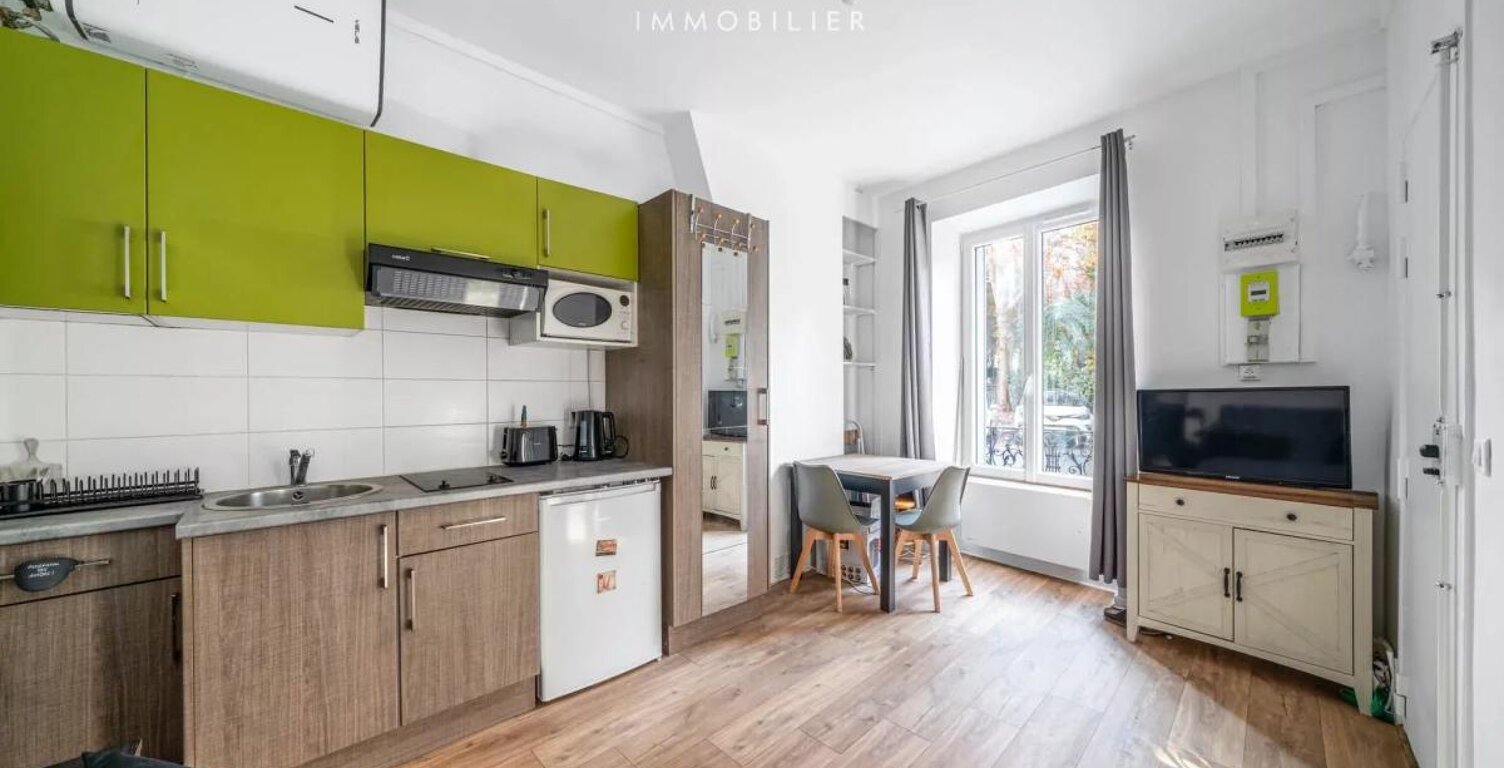Studio en excellent état, au calme sur square - Paris XVème — photo 1
