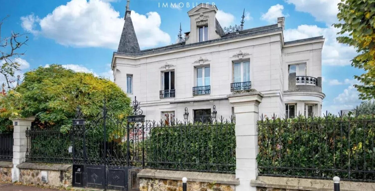 Demeure aux allures de petit château – La Varenne-Saint-Hilaire — photo 1