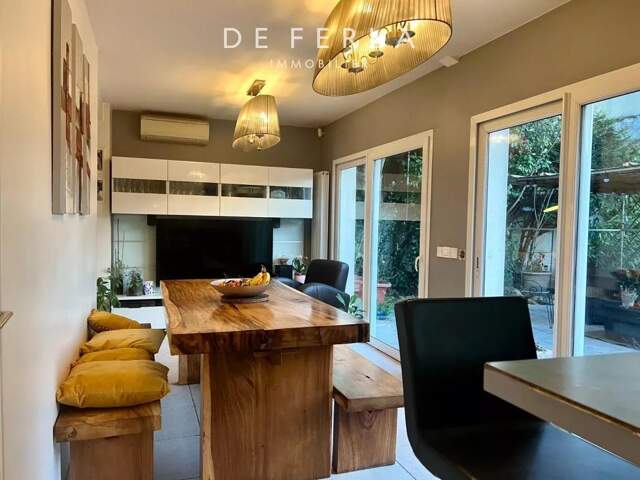 Maison familiale indépendante avec vaste sous-sol à deux pas du centre — photo du bien
