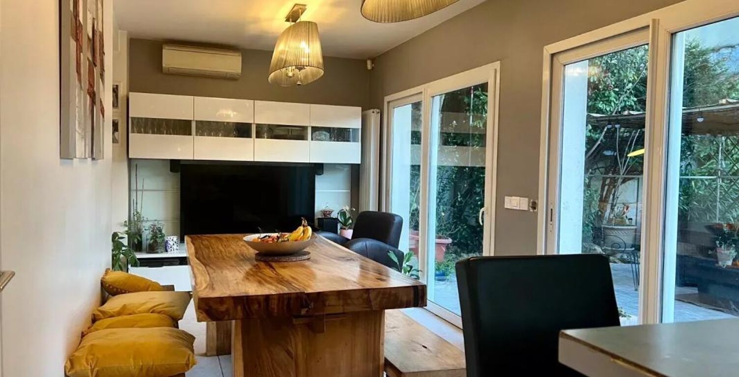 Maison familiale indépendante avec vaste sous-sol à deux pas du centre — photo 1