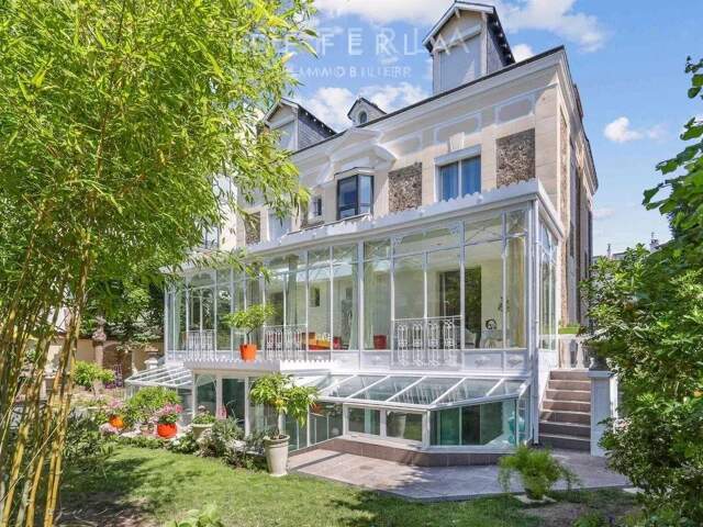 Propriété d’exception avec piscine intérieure à proximité des bords de Marne — photo du bien