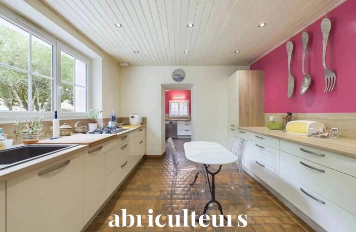 200 m² face à la mer : Propriété de caractère aux multiples opportunités d'aménagement en vente à L'Épine (85740) — photo 4
