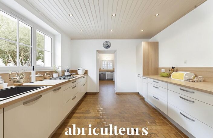 200 m² face à la mer : Propriété de caractère aux multiples opportunités d'aménagement en vente à L'Épine (85740) — photo 5