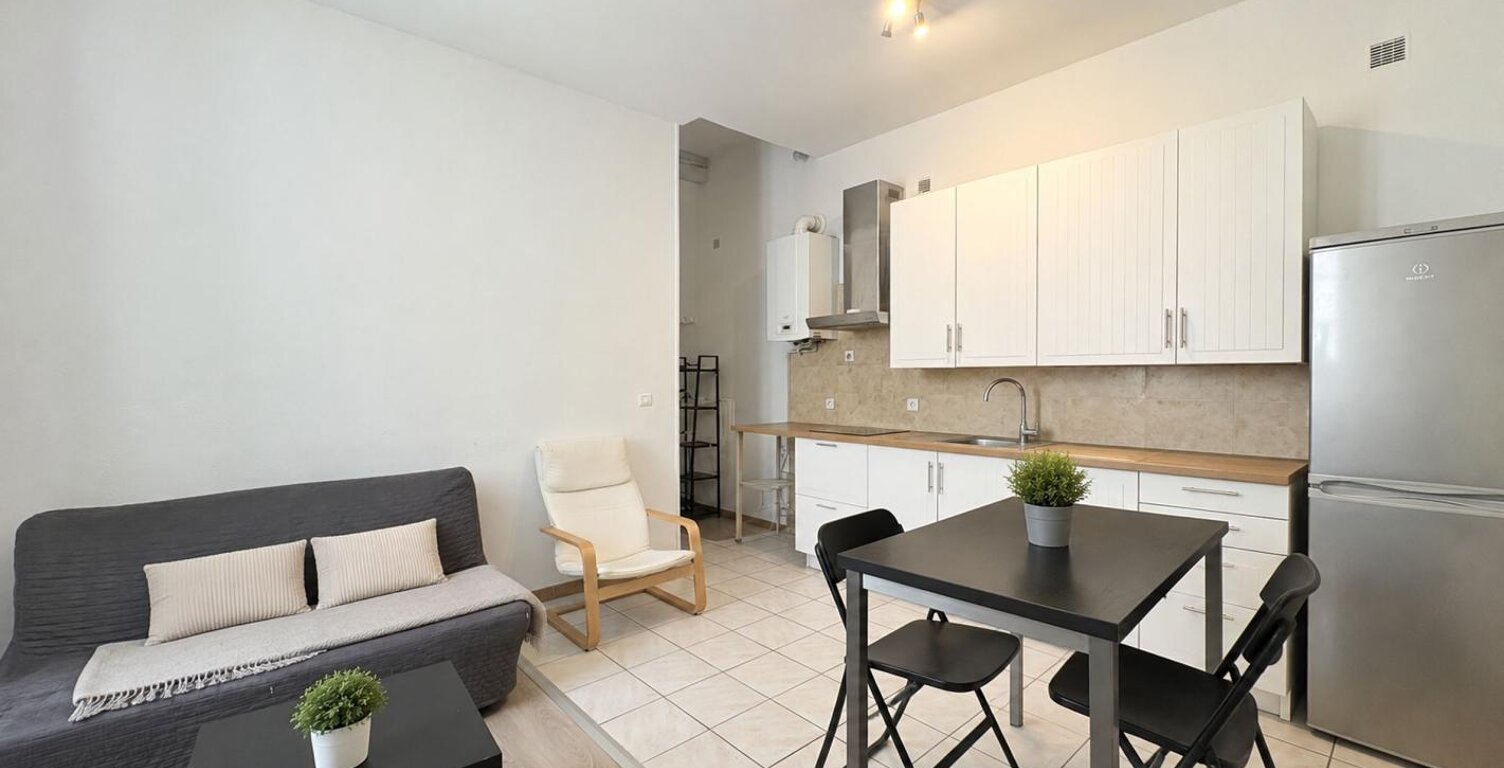 Appartement T2 - À Louer - Avignon Intra-Muros — photo 1