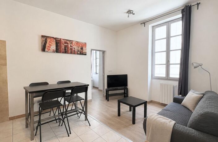 Appartement T2 - À Louer - Avignon Intra-Muros — photo 2