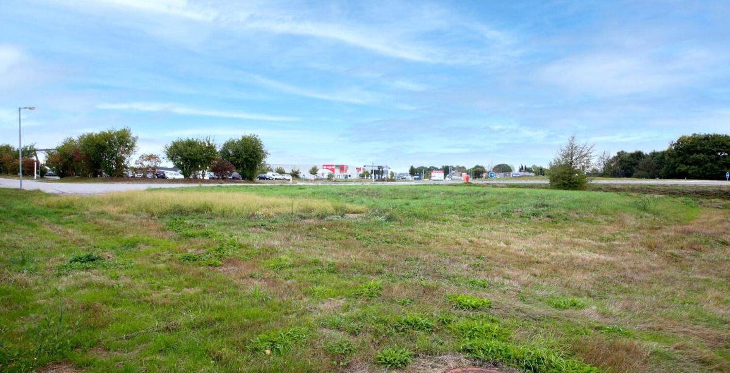 Terrain - 1 805 m² - Saint-Aubin-du-Cormier (35) — photo 1