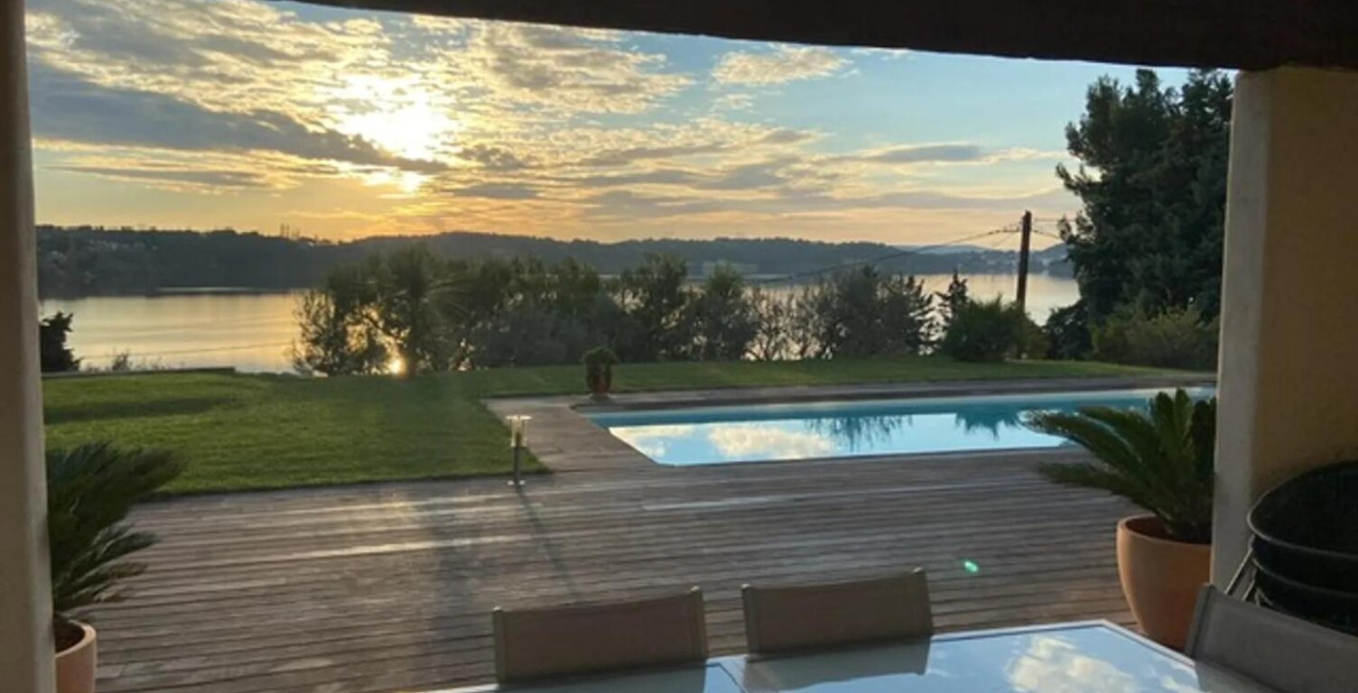Bastide provençale de 170 m² à Istres, vue sur l'étang — photo 1