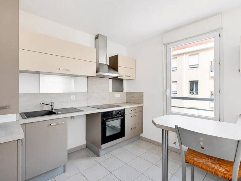 Appartement de 4 pièces de 80,3 m² à Vénissieux — photo 1