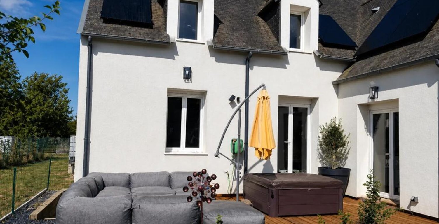 Maison de 8 pièces de 168 m² à Isigny-le-Buat — photo 1